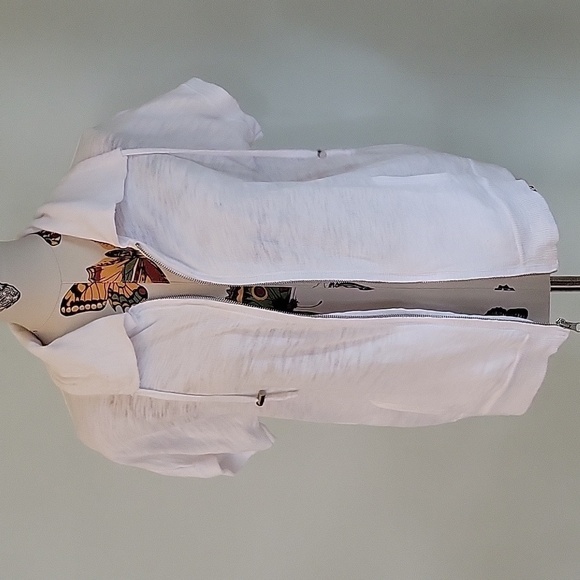 Weekends by CHICO'S white cotton zip up top with pockets. Size is s/m. - Picture 7 of 8